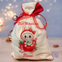   Mikulás zsák saját névvel - Labubu piros ruhában hógömbbel