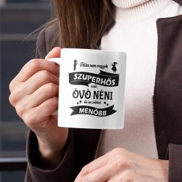   Talán nem vagyok szuperhős, csak óvó néni, de ez sokkal menőbb - feliratos kerámia bögre