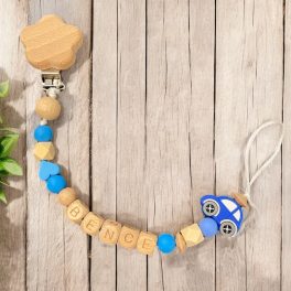   Neves cumilánc - fa és szilikon gyöngyökkel, kék színben, kék színű kisautóval