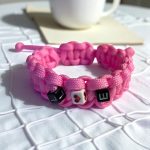 Egyedi névre szóló makramé parakord karkötő – betűs, fonott stílus