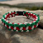 Piros-fehér-zöld szurkolói paracord karkötő