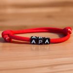 Neves paracord karkötő