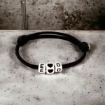 Neves paracord karkötő