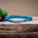 Neves paracord karkötő