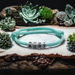 Neves paracord karkötő