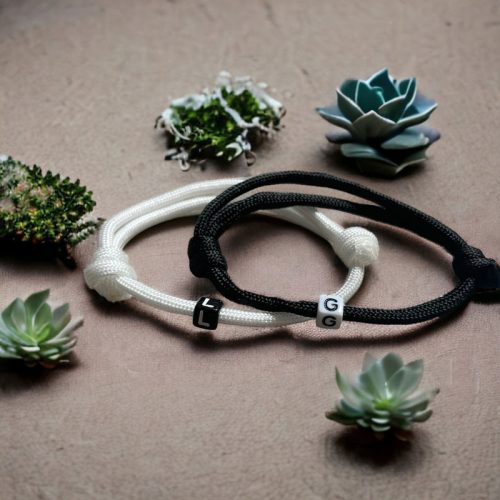 Páros paracord karkötő betűvel