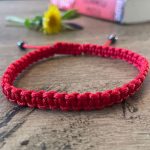 egyedi kézműves termék kabbala védelmező szerencsehozó piros zsinór karkötő