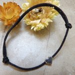 Szivecskés zsinórkarkötő