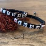 egyedi kézzel készített termék páros monogramos betűs neves karkötő 